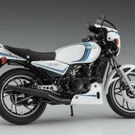 21758 Yamaha RZ250 (4L3) w/Cowl (1982), масштаб 1/12 (УЦЕНКА)  купить в Москве - 21758 Yamaha RZ250 (4L3) w/Cowl (1982), масштаб 1/12 (УЦЕНКА)  купить в Москве